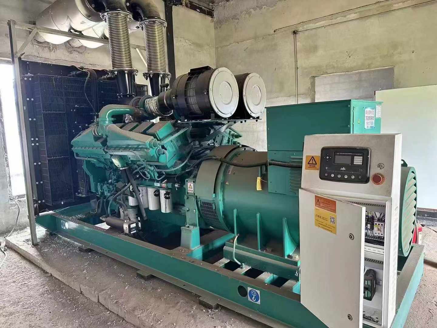 南岸无功补偿装置的性能评估需要考虑哪些因素？