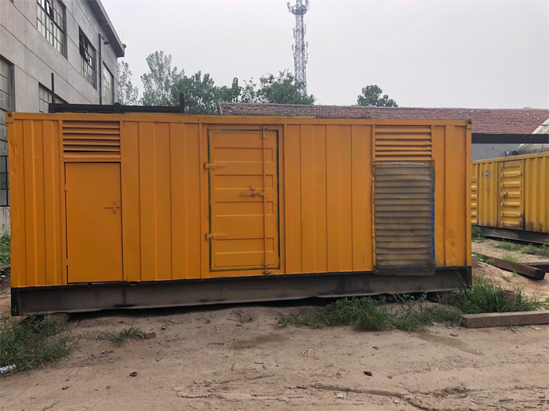 南岸发电机出租进行负载测试时，电瓶电量不足的具体判断标准是什么？