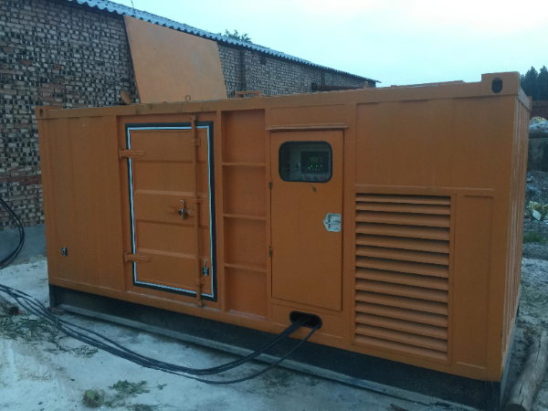 南岸发电机组长期使用中，电缆线的敷设路径有哪些要求？